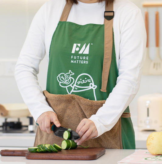 Seal Apron With Detachable Towel