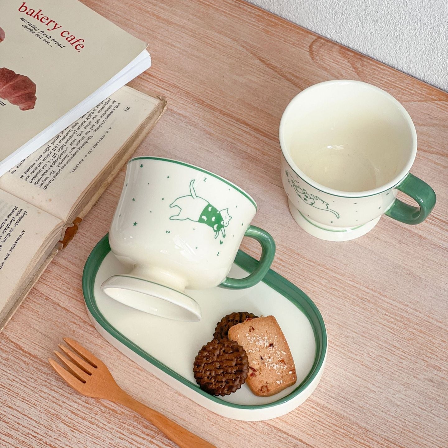 Pawfect Retro Footed Cat Mug